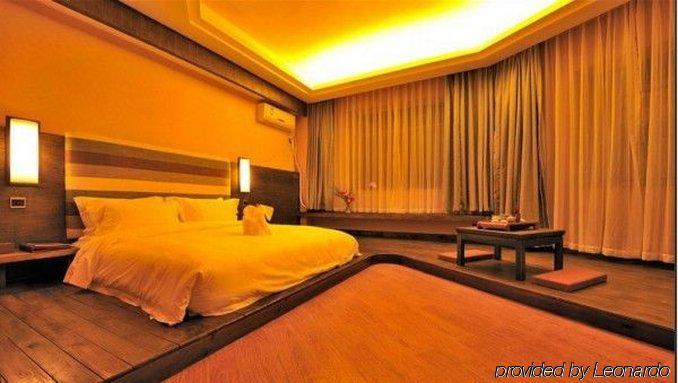 Forest City Resort Hotel Haikou  Rum bild